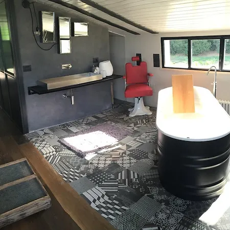 Apartman Industrial Chic House